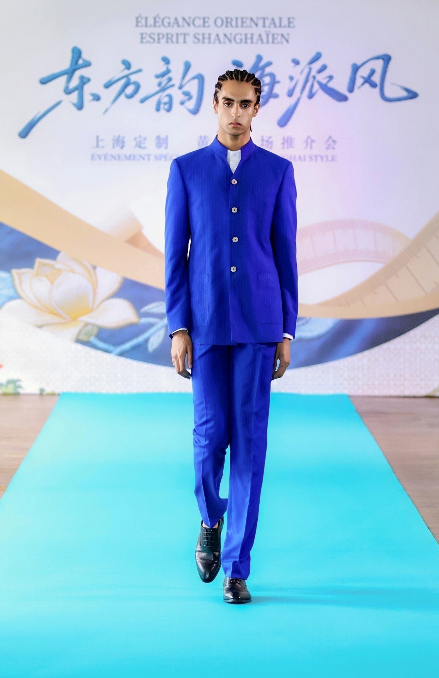 Peromon blue tailored runway look