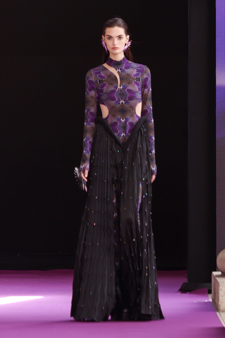 HENGDI WANG purple and black runway look