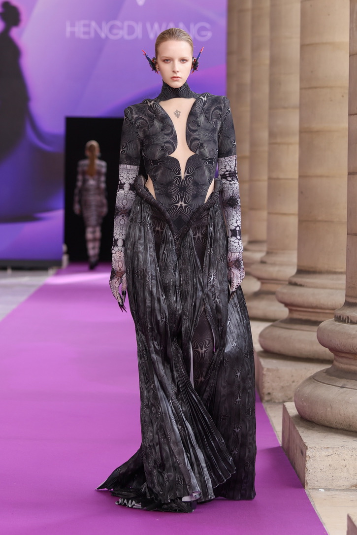 HENGDI WANG black sculptural runway look