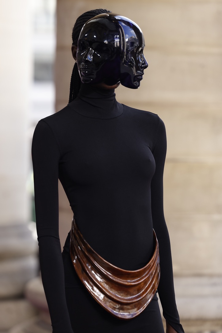 SHUXUAN G sculptural black runway look