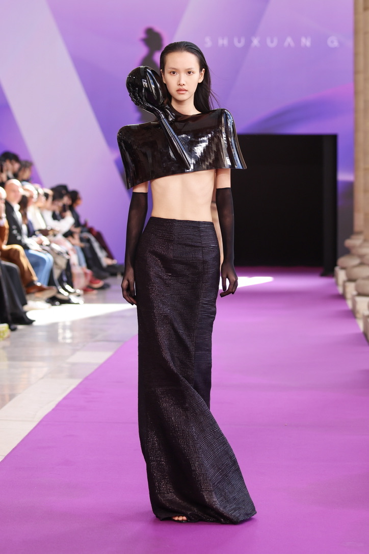 SHUXUAN G black sculptural runway look