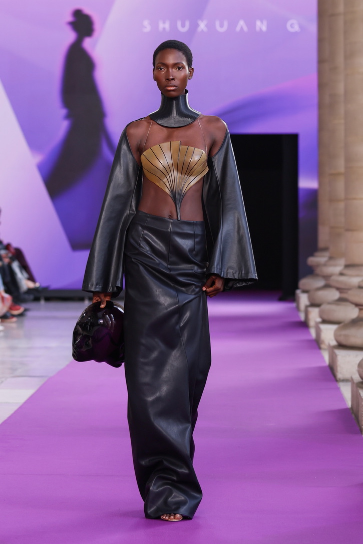 SHUXUAN G shell-inspired runway look